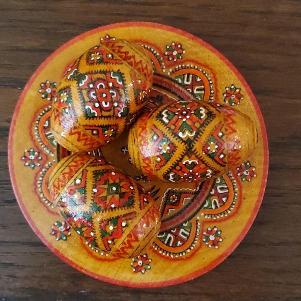 Hand-Painted Decorative Egg Set in Orange and Red